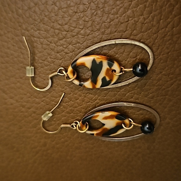 3/$30 Vintage 1990s Oval Animal Print Dangle Hook Earrings - Picture 4 of 4